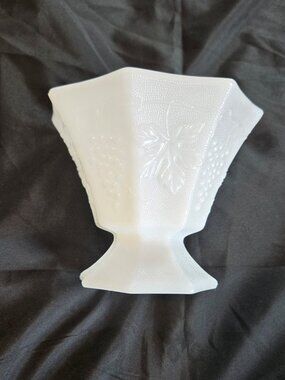 Vintage ANCHOR HOCKING "Harvest Grape" Octagon Milk Glass Dish